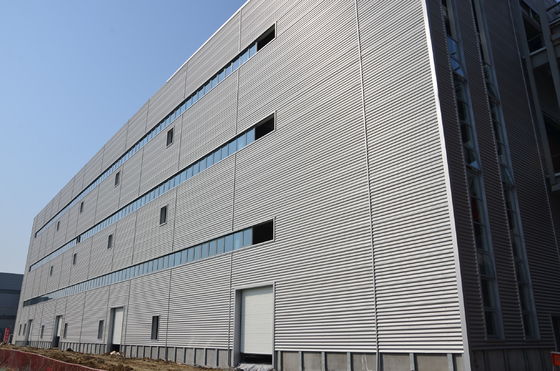 EN Standard Q355 ห้องงานโครงสร้างเหล็กเบาที่มีหลังคาเหล็กกระบวน