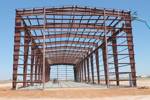 โครงสร้างเหล็ก Prefabricated Warehouse With Sandwich Panel Glass Wool Roof Cladding และ Q235/Q345 ชุดอาคารเหล็ก