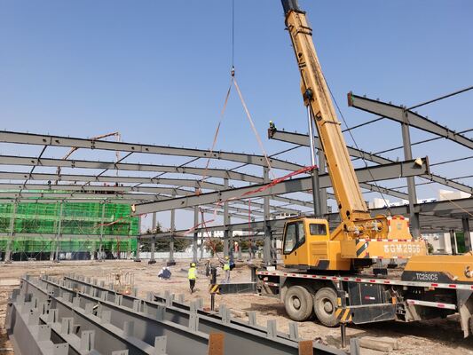 อาคารโลหะ Pre-engineered Q355B สาย H สะพาย welded โครงสร้างกรอบเหล็กสําหรับการจัดเก็บอุตสาหกรรม